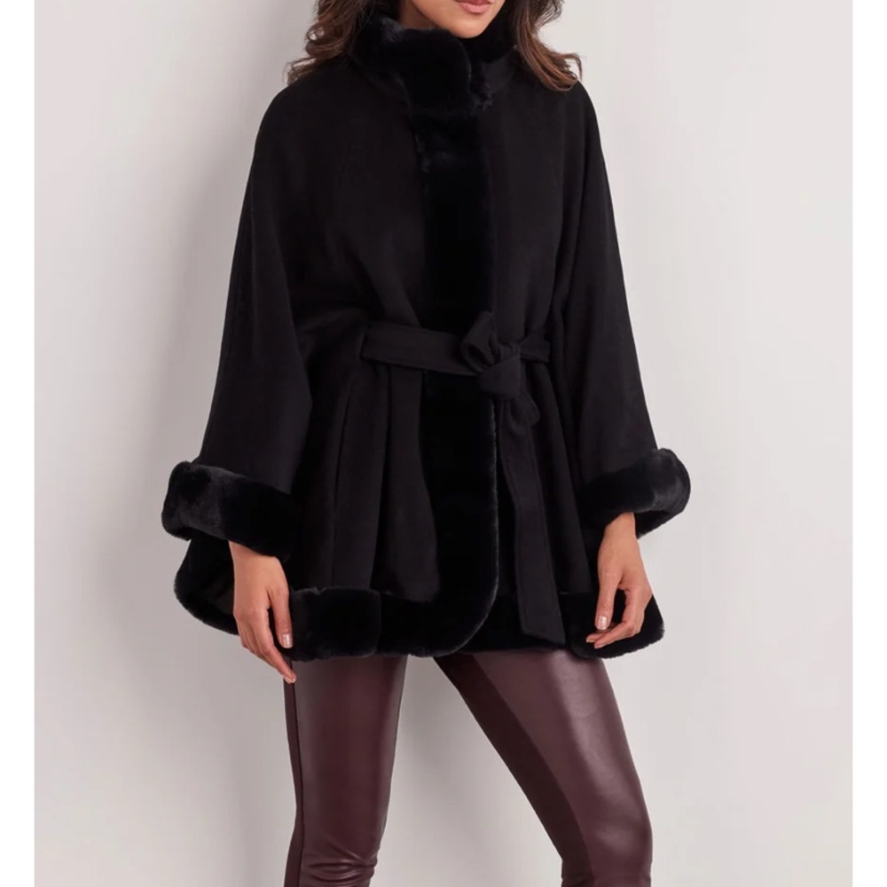 Ellen Tracy Elegant Black Faux Fur Trim Cape (L)